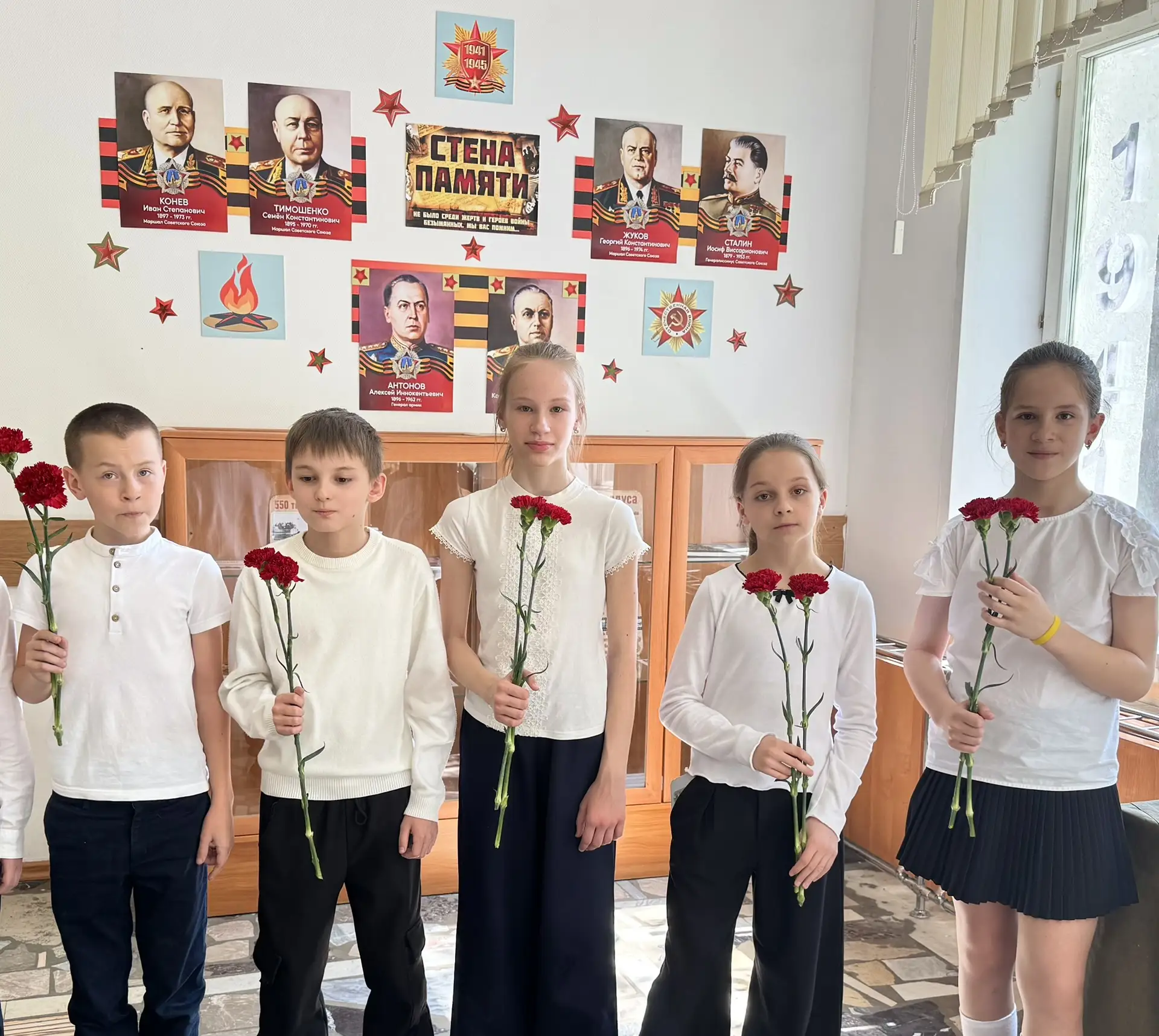 Память в наших сердцах!   Наши ученики приняли участие во Всероссийской акции «Красная гвоздика», по