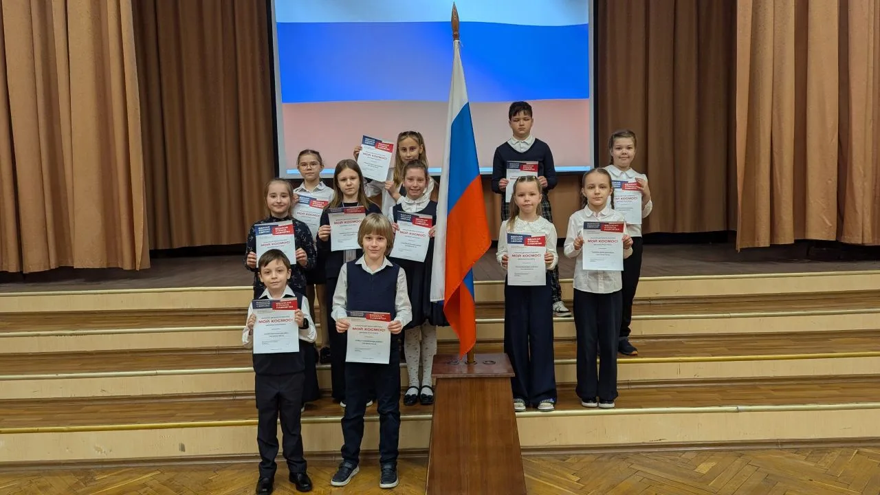 ПОДЪЕМ ФЛАГА   🇷🇺 Дан старт новой неделе! Традиция, с которой начинается каждая новая учебная неделя