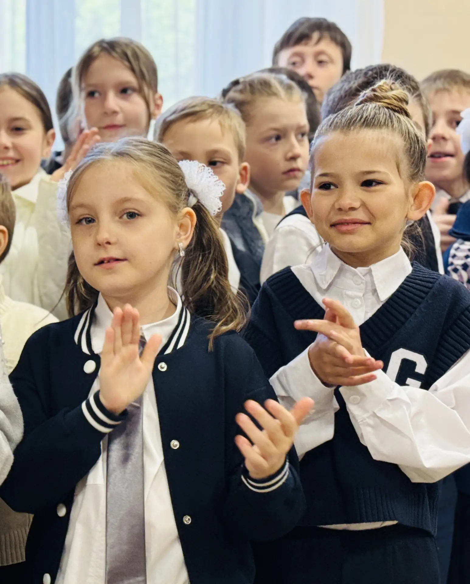 🇷🇺🏆Новая учебная неделя в нашей школе традиционно началась с торжественного поднятия...