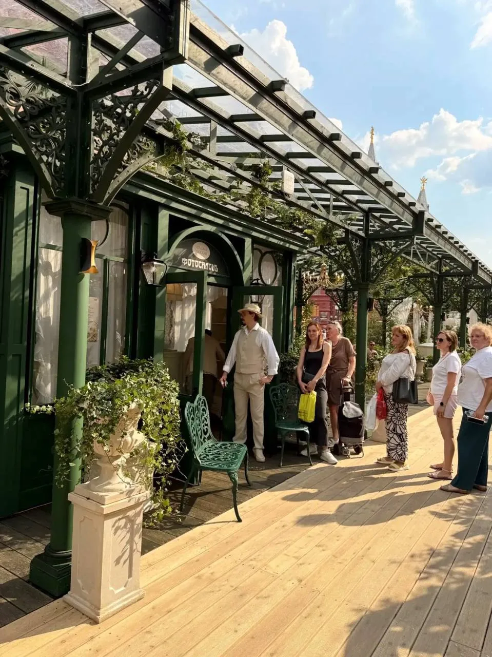 📸 Ретро фотосалон «Усадьбы Москвы» снова на Манежной площади!

Здесь можно примерить исторический о