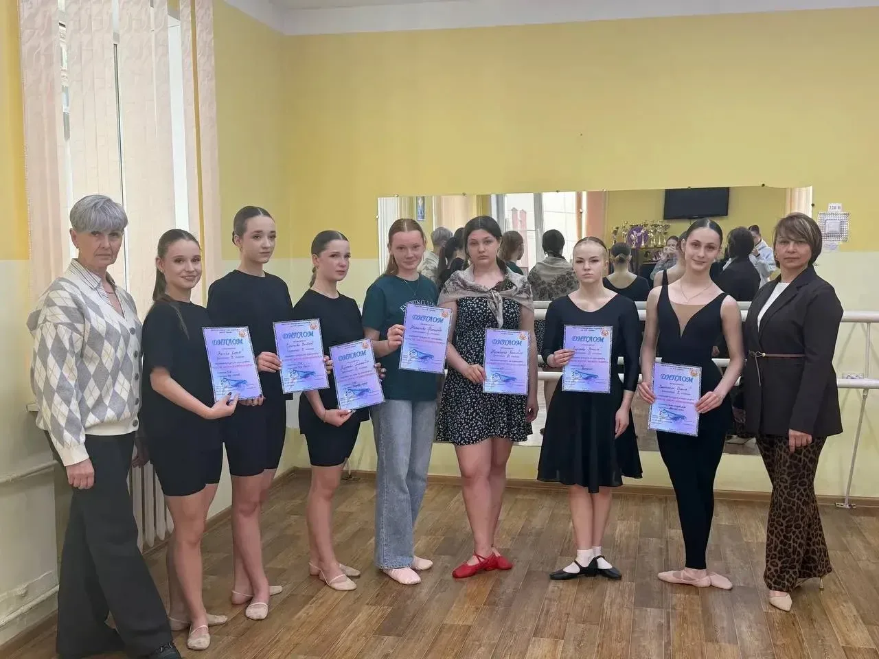 🌦️ На улице заметно похолодало, а в Детской школе искусств № 2 им. И.П. Гринева продолжается жаркая