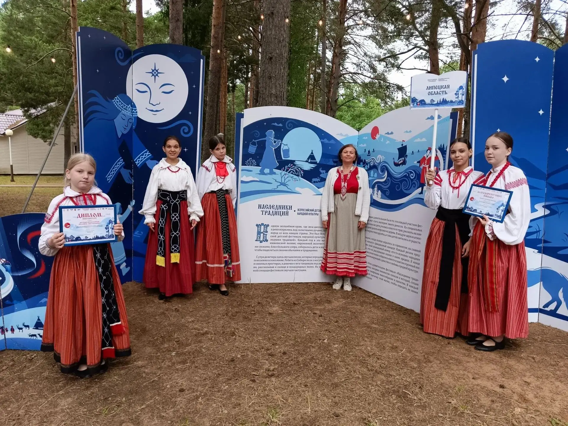 🎉 Детский фольклорный ансамбль «Воскресение» (руководитель , заслуженный работник культуры РФ  К.Л.
