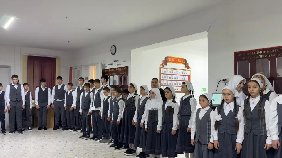 🏫 Наша учебная неделя традиционно началась с линейки, исполнения гимна Российской Феде...