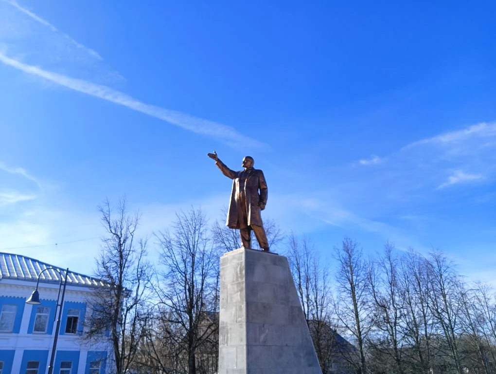Весна! 🌱  Начинается время прогулок, теплого солнышка и невозможно синего неба! ☀️  Делитесь с нами 