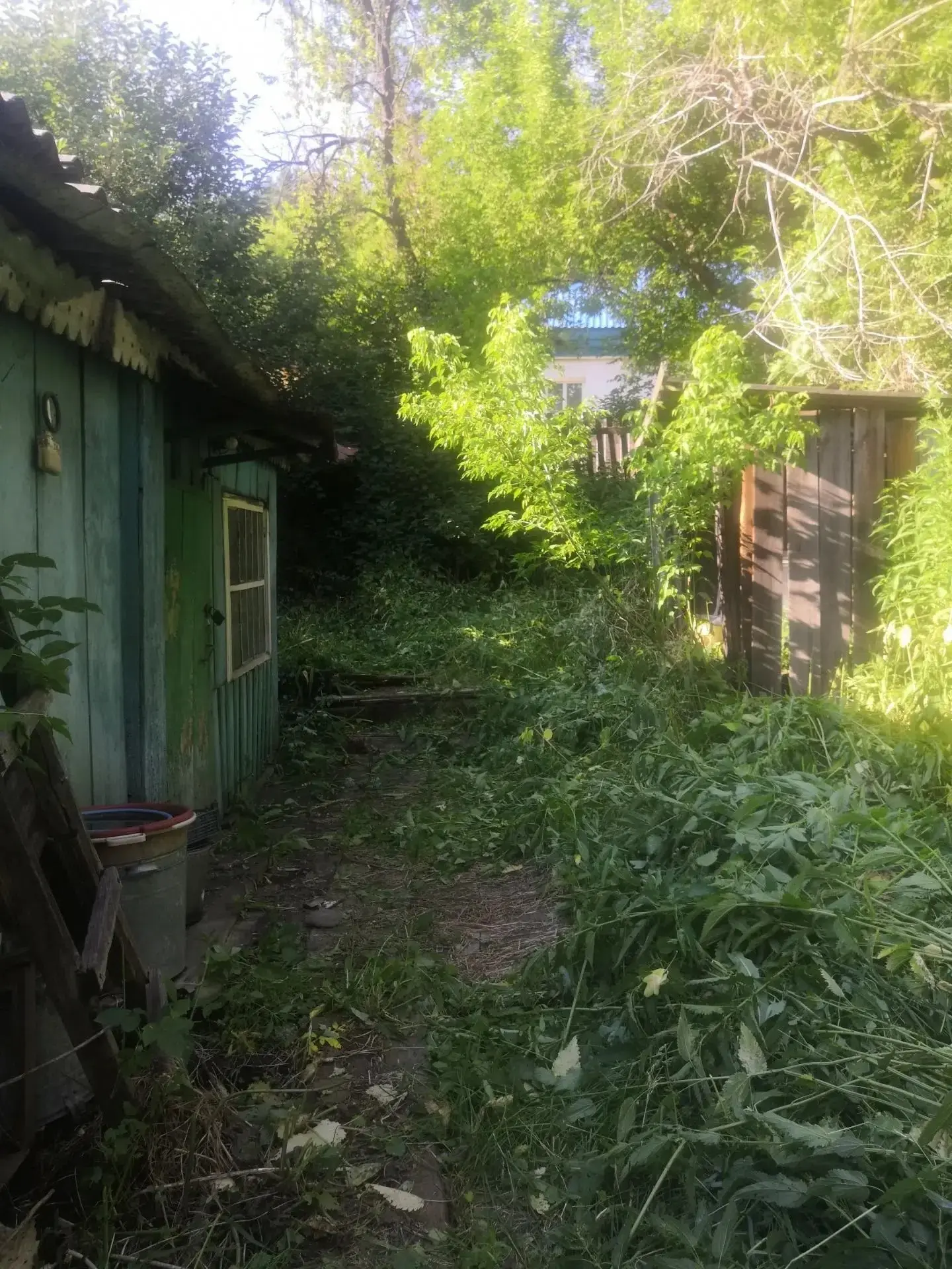 Продаётся ровный участок с домиком 5,7 сотки в центре Горно-Алтайска напротив рынка Тка...