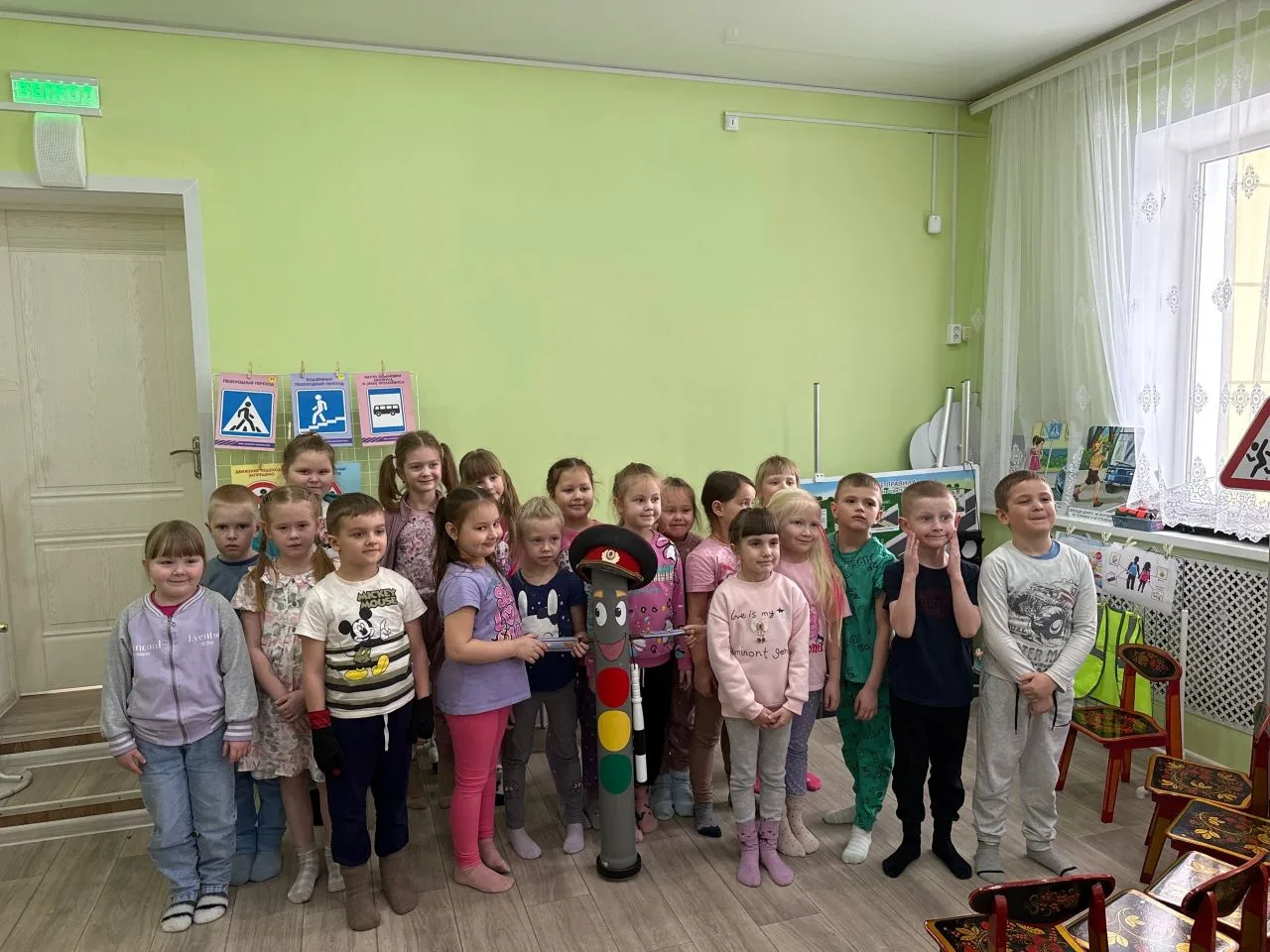 🚔 В мобильном автогородке нашего детского сада снова гости!