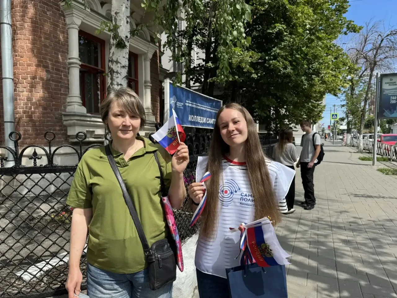 🤍💙❤️ День России!

🇷🇺В преддверии Дня России активисты Колледжа СамГТУ поздравили студентов и жи