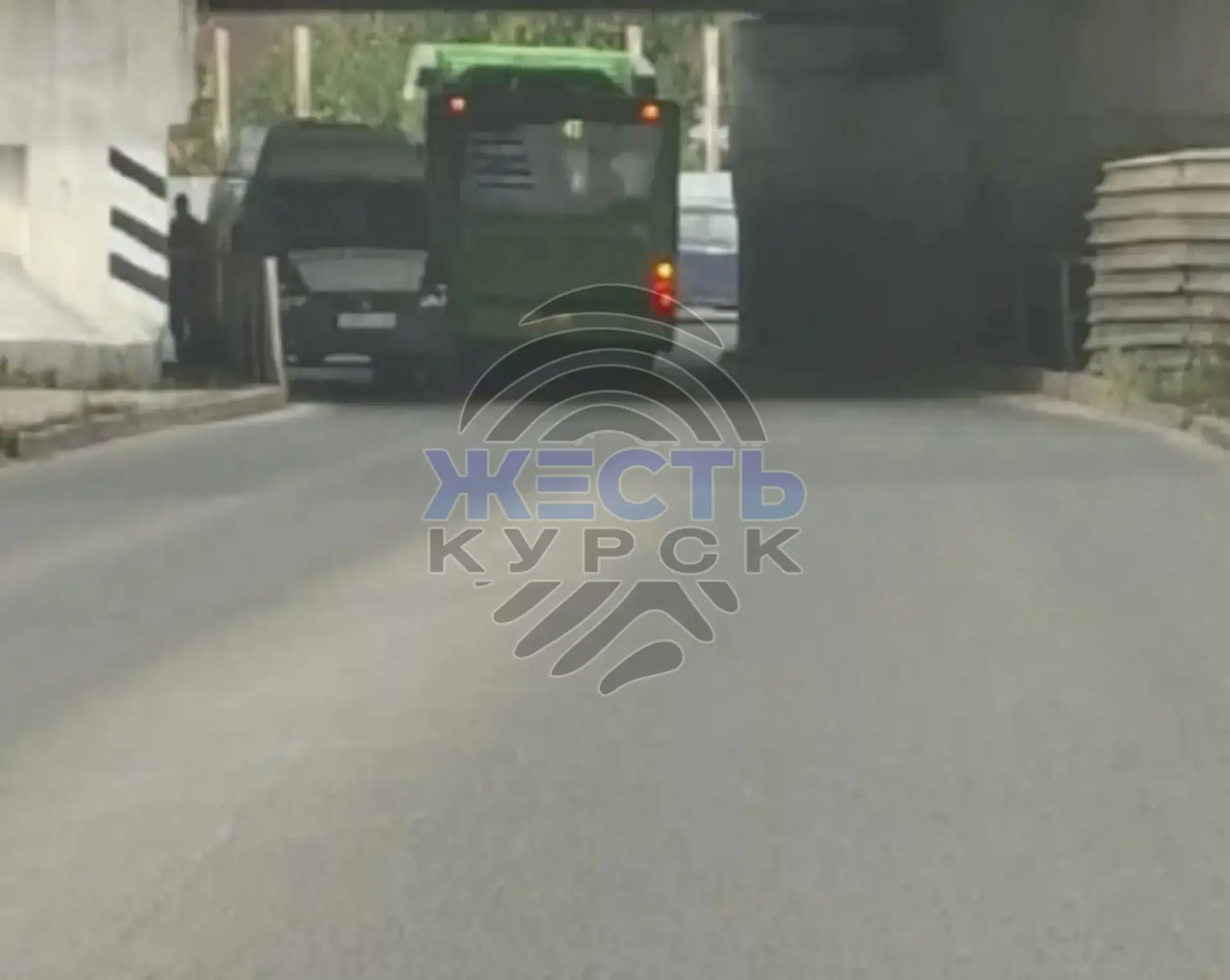 На улице Маяковского под мостом «Газель» столкнулась с автобусом.