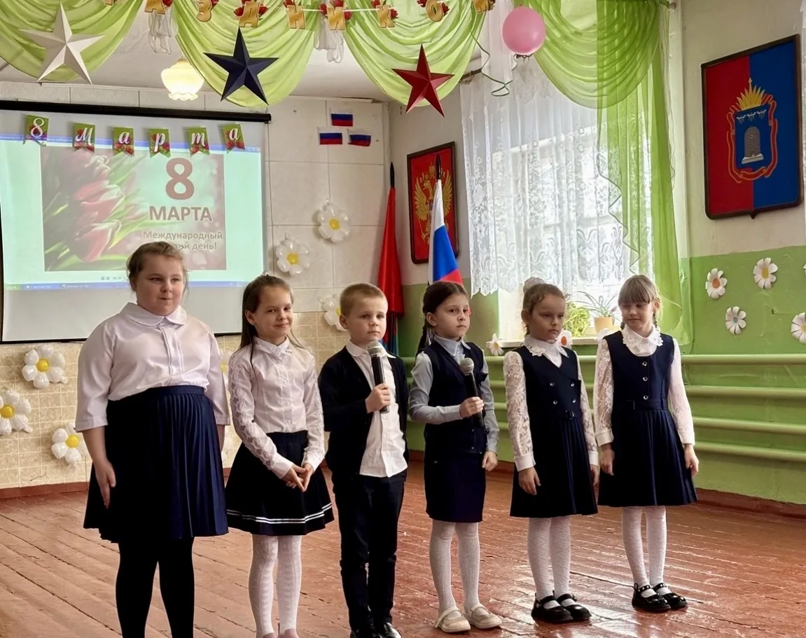 🌸"Вам, Любимые!"🌸  🌸🎉 Сегодня в нашей школе развернулась настоящая солнечная весенняя сказка — прошё