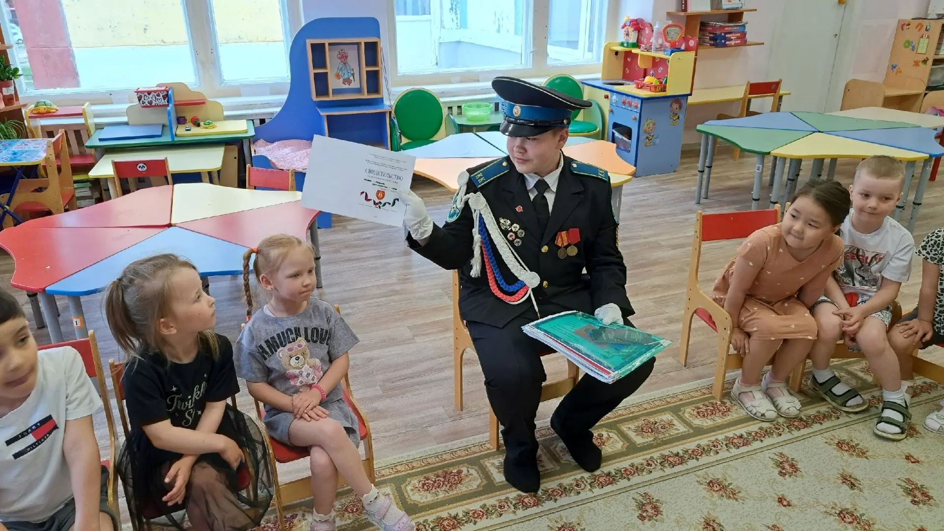 В дошкольном отделении МБОУ "СОШ № 1" города Усинска царила особая атмосфера ожидания и...