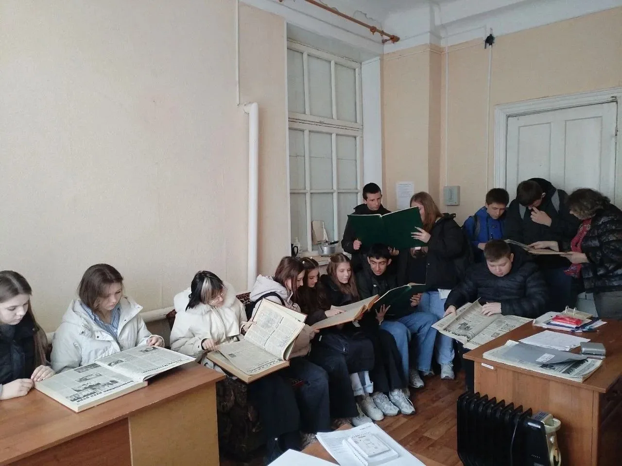 Троснянские школьники совершили путешествие в мир журналистики. Об этом рассказала газе...