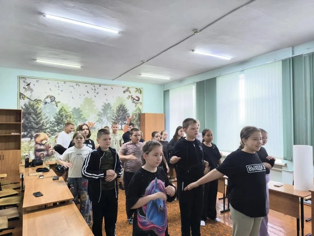 Яркое начало лета: открытие лагеря «Радуга» в нашей школе!