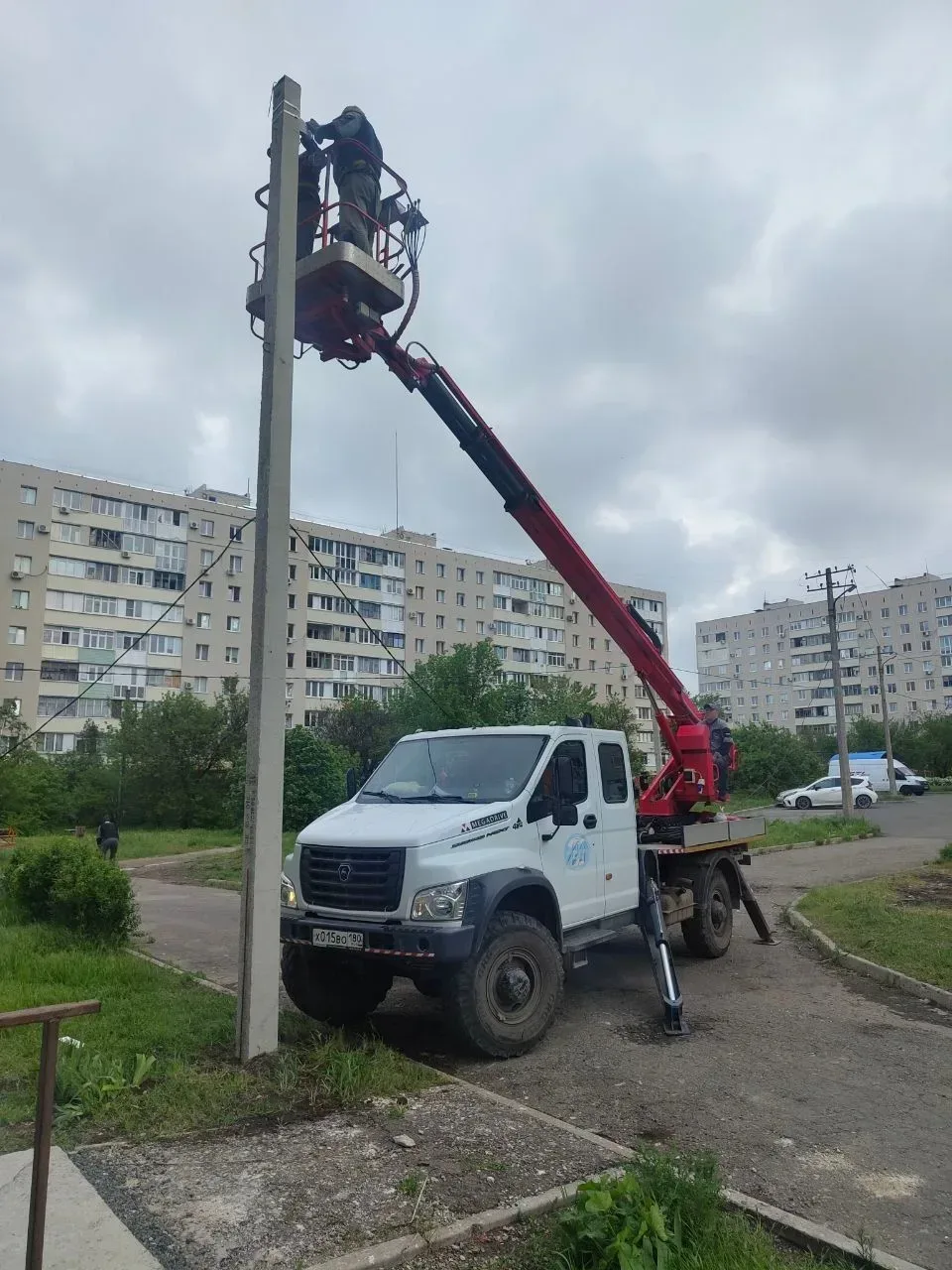 Мариупольские энергетики обновили воздушные линии  14 мая эти работы сотрудники МБУ «Мариупольгорсве