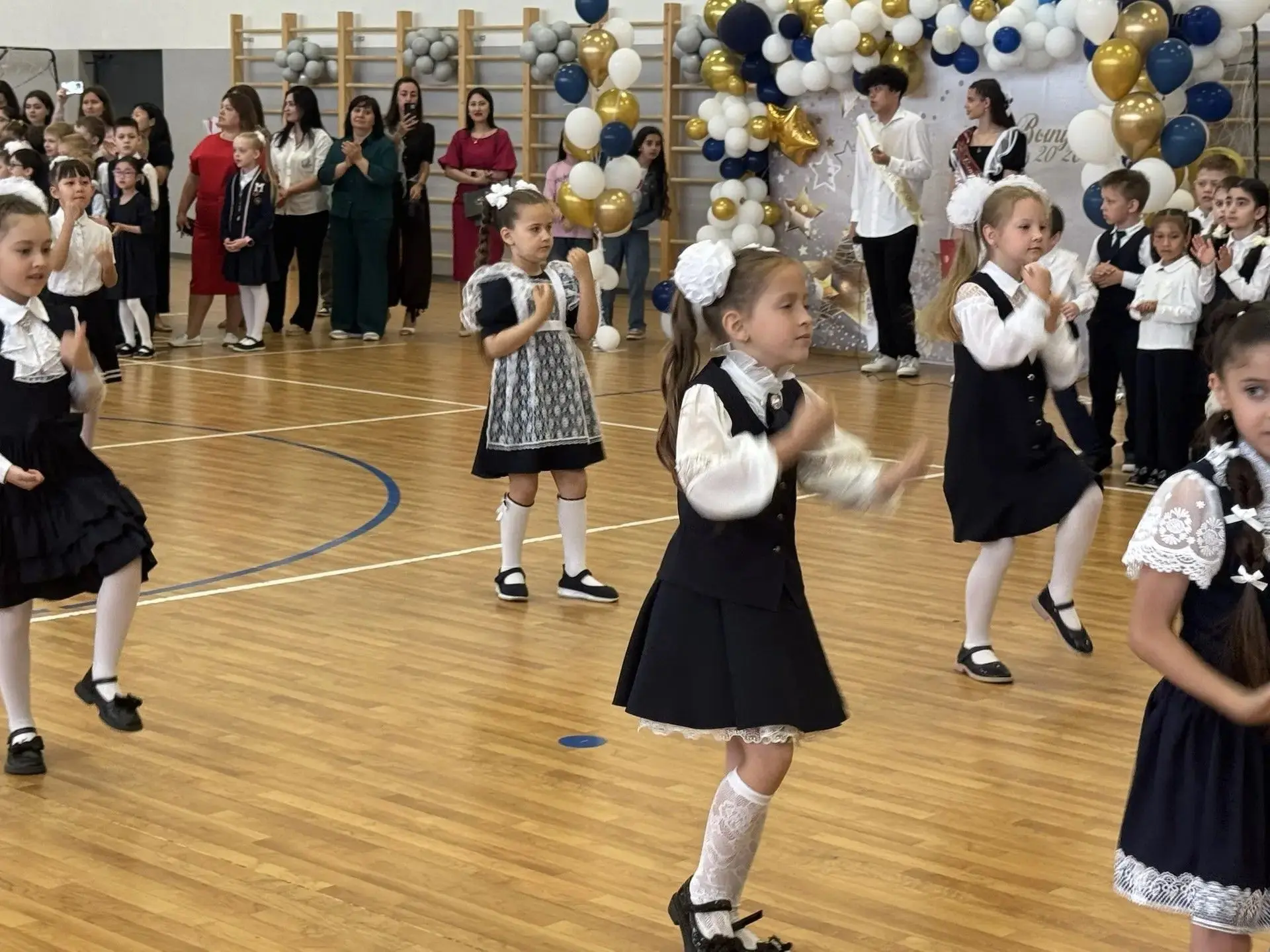 🔔 Последний звонок — начало новой главы!  🎓Сегодня в образовательном центре «Лидер» прозвучал послед