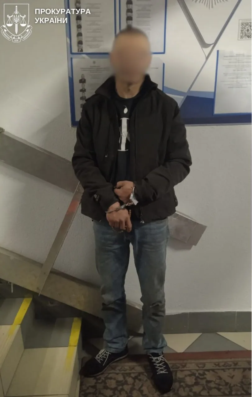 Мужчина, убегая от ТЦКашников во Львове, приставил нож к горлу 13-летней девочки.