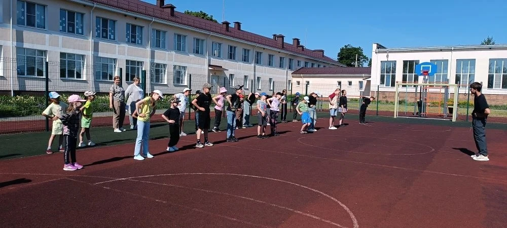 В  пришкольном лагере МБОУ "Толстянская СОШ» «Солнышко», сегодня состоялся спортивный п...