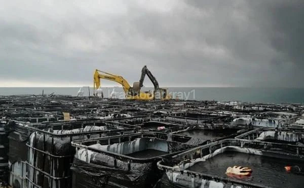 В Туапсе продолжают ликвидацию разлива нефтепродуктов, который произошел из-за атаки БПЛА киевского 