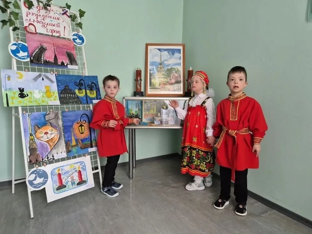 Воспитанники Дома социального обслуживания «Первый» поздравляют город Санкт- Петербург ...