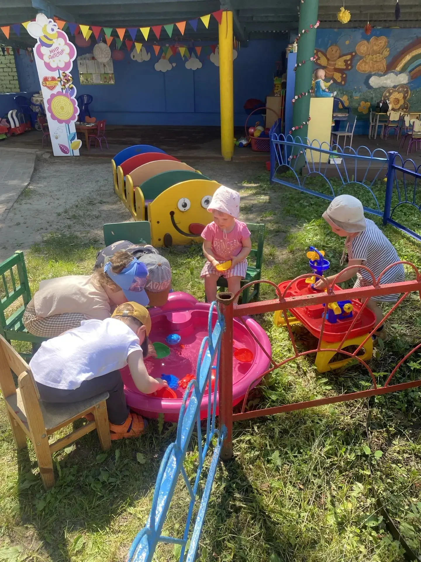 Что может быть естественней, чем природосообразность! Игры с водой вызывают у детей полный восторг! 