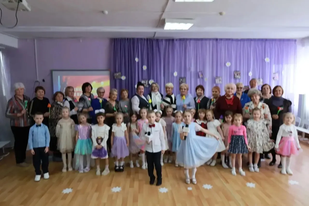 🎬 «Покровский в кадре»: ветераны и юные корреспонденты «Комплекса Покровский»  25 марта в МАОУ СШ «К