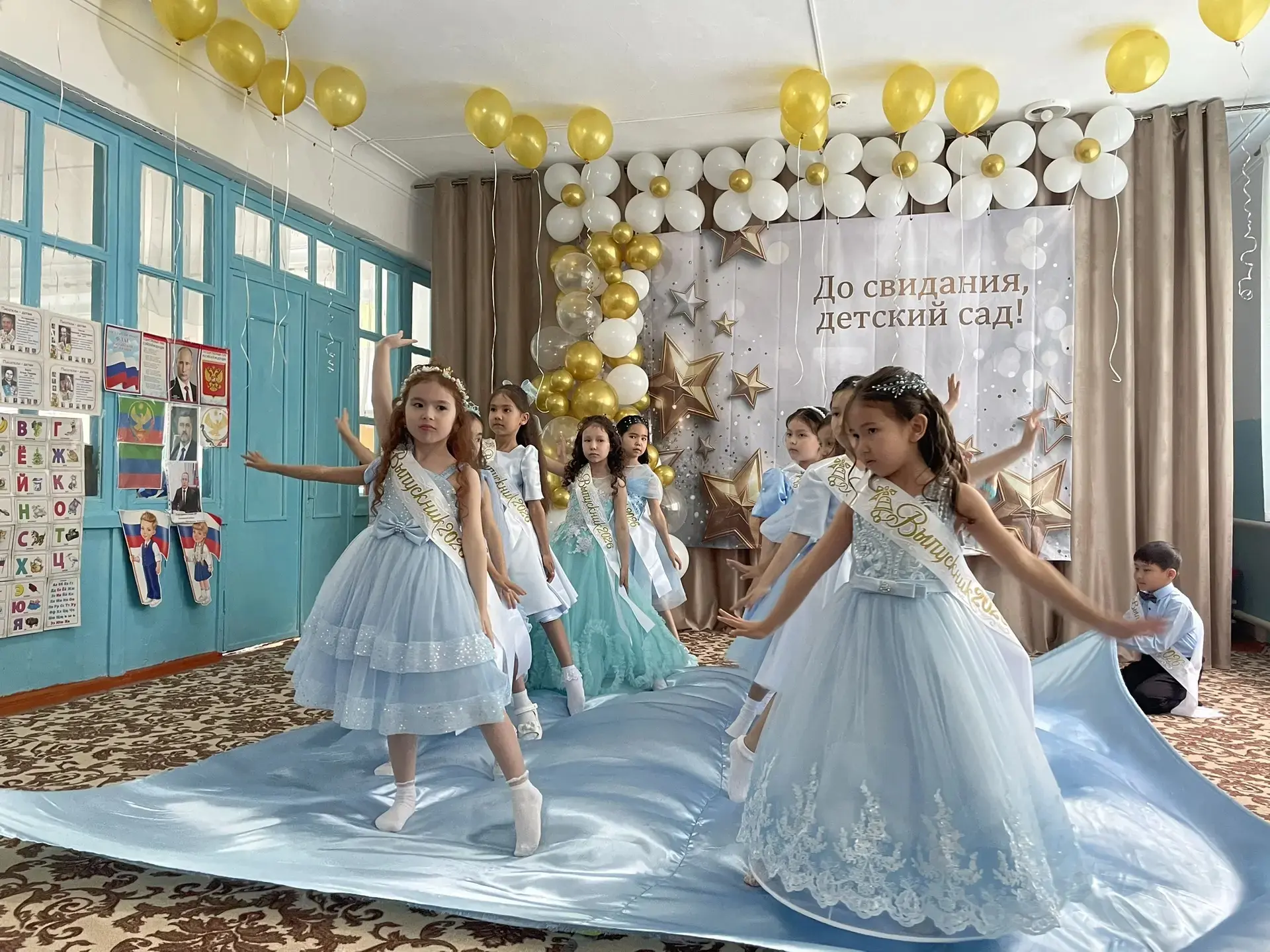 Выпускной праздник " Кораблик детства уплывает "