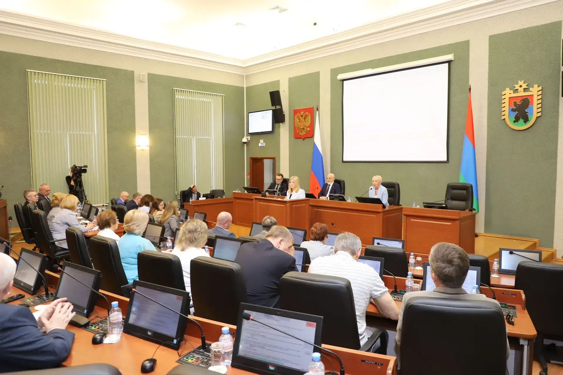 Елена Гнётова представила депутатам доклад об итогах 2025 года  За год рассмотрено более 300 обращен