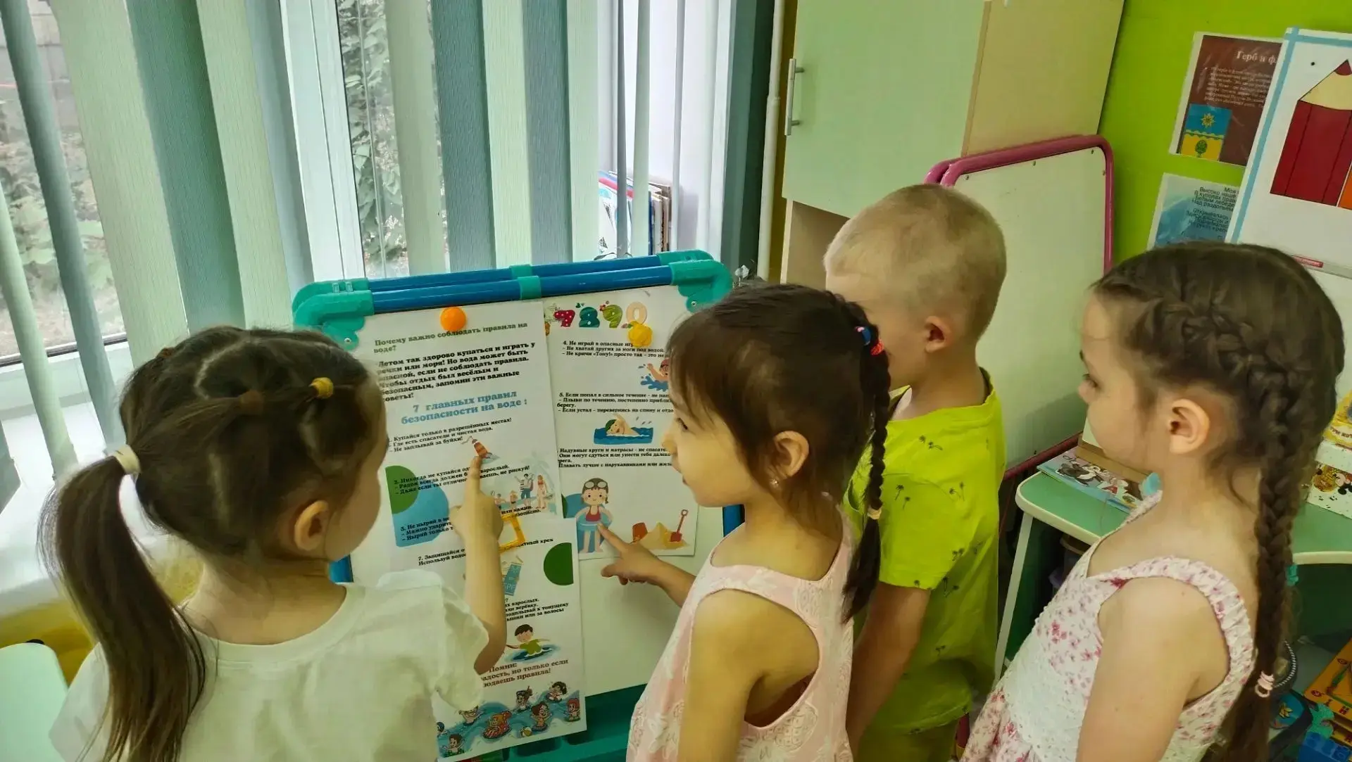 В нашем детском саду идёт активная работа по предупреждению несчастных случаев на воде. Мы знаем: лу