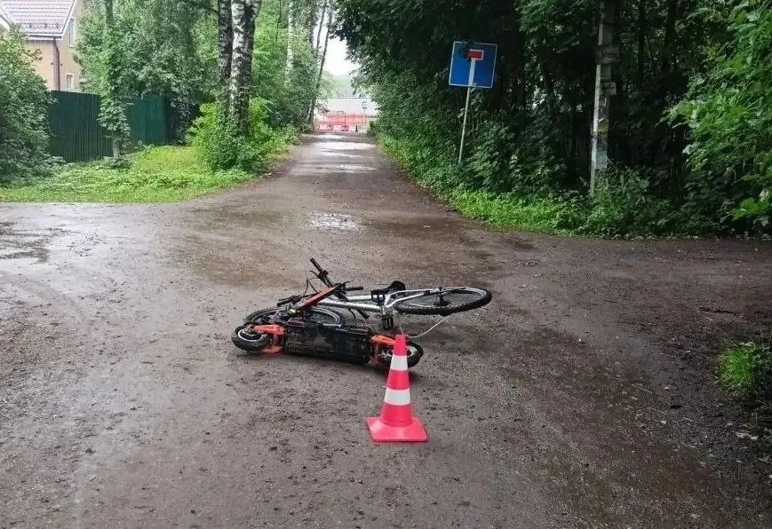 В пос. Лесной устанавливаются обстоятельства ДТП с участием несовершеннолетнего велосипедиста
Сотруд