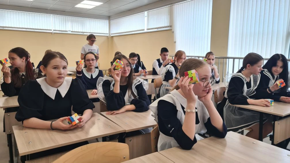 🧩 Итоги вчерашнего школьного мероприятия по сборке кубика Рубика для 5–6 классов  В нашей школе сост