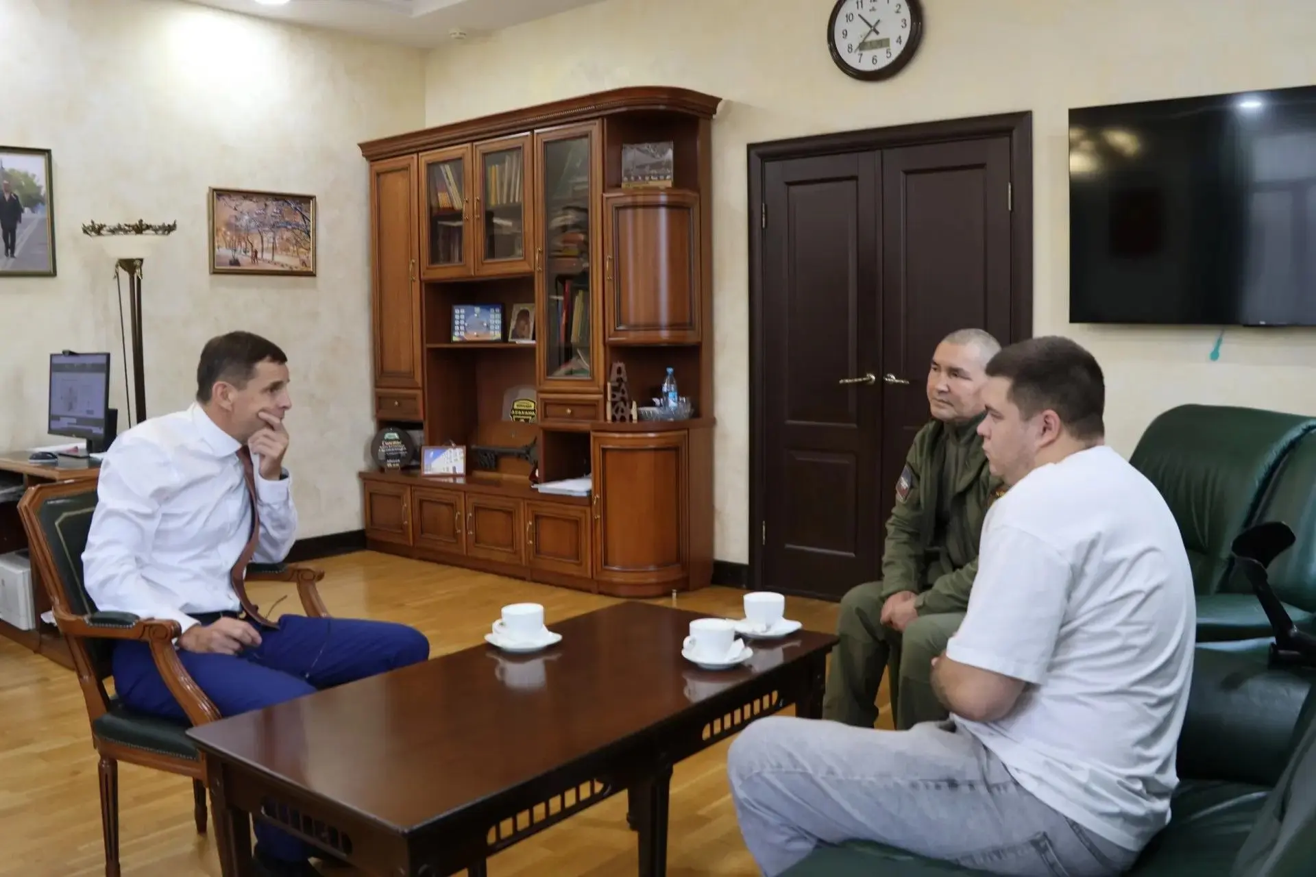 🫡🇷🇺Глава Абакана Алексей Лемин встретился с Героем России Владимиром Сафроновым