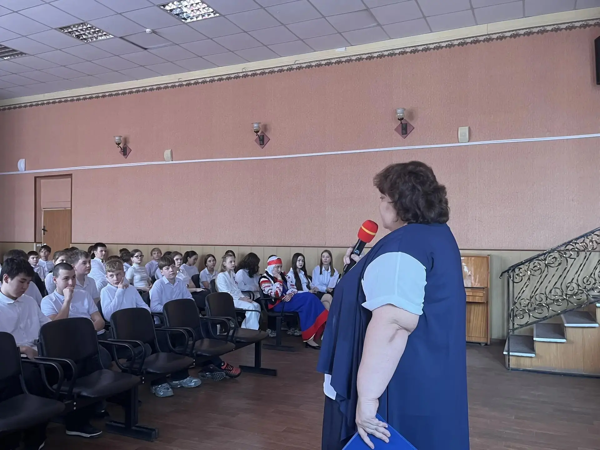 🎭 Концерт «Жди меня»: Музыка, объединяющая сердца

В нашей школе прошло незабываемое событие — конц