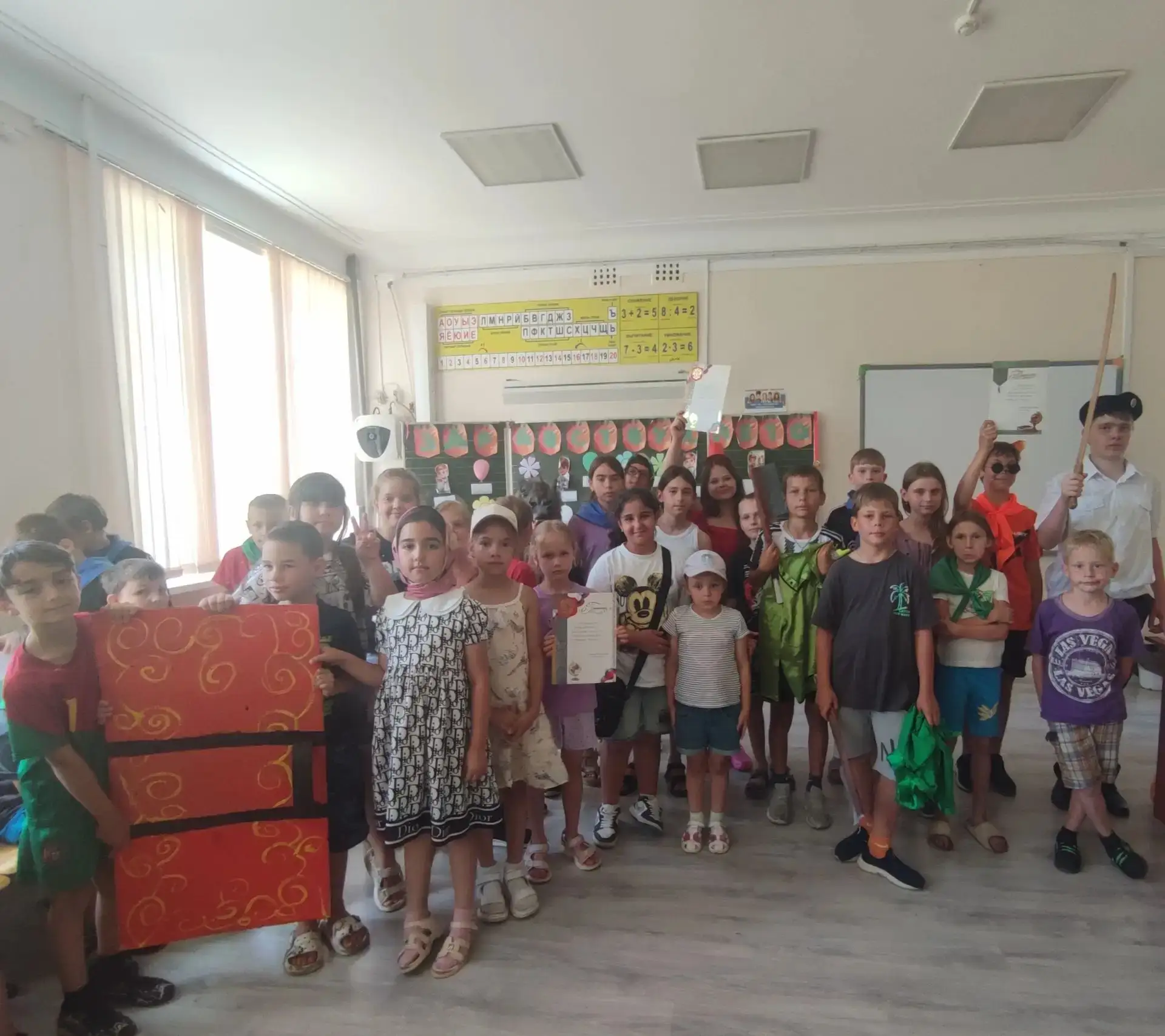 Его величество театр, был сегодня гостях у ребят в лагере "Роза ветров". На глазах детворы оживали г