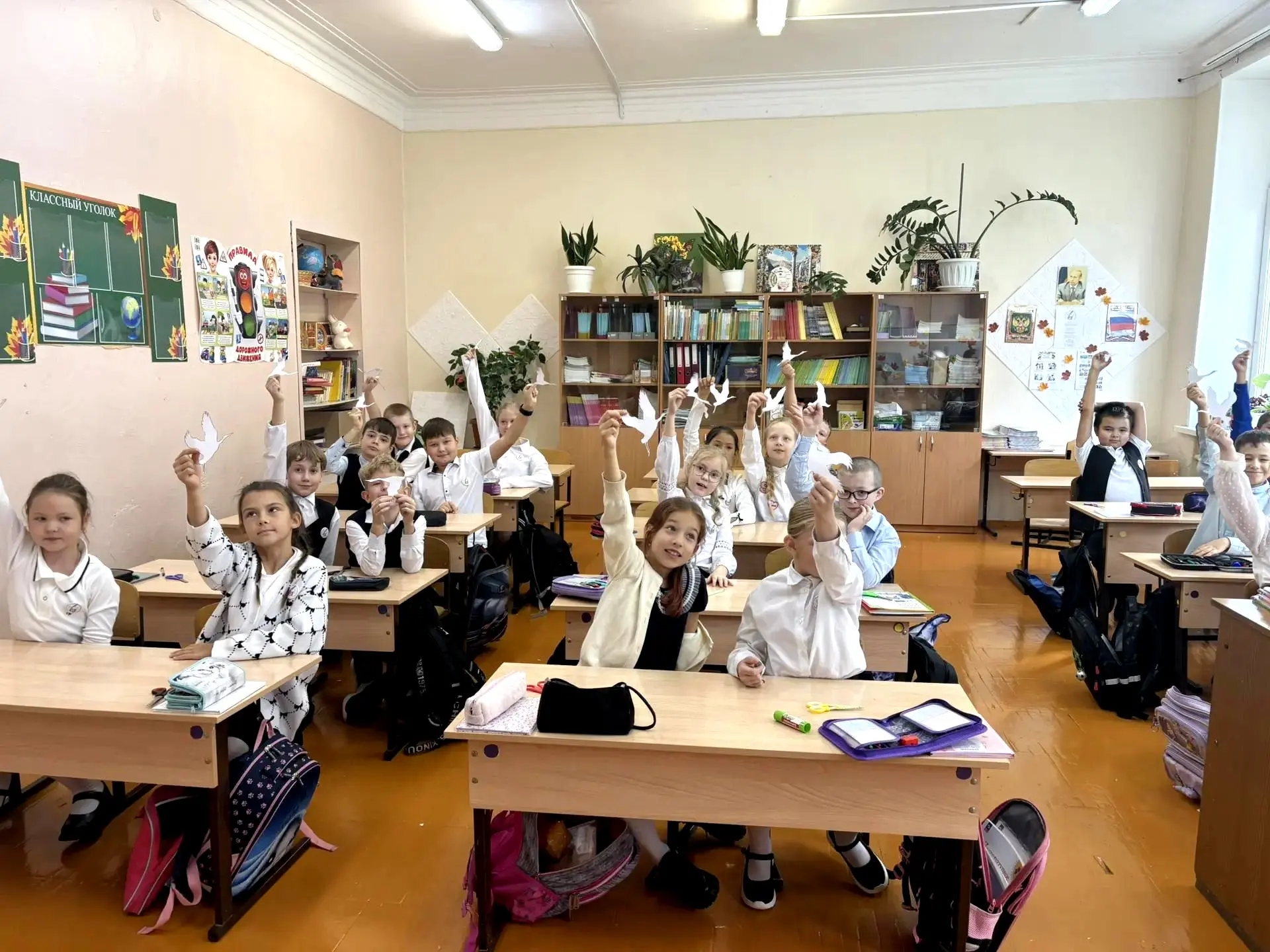 🕊️ В День солидарности в борьбе с терроризмом в нашей школе прошли трогательные меропр...