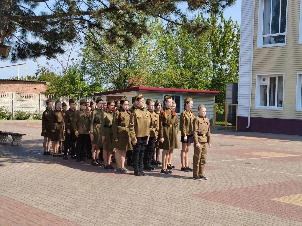 🪖 Сегодня в нашей школе царила особая атмосфера — торжественная и волнительная.