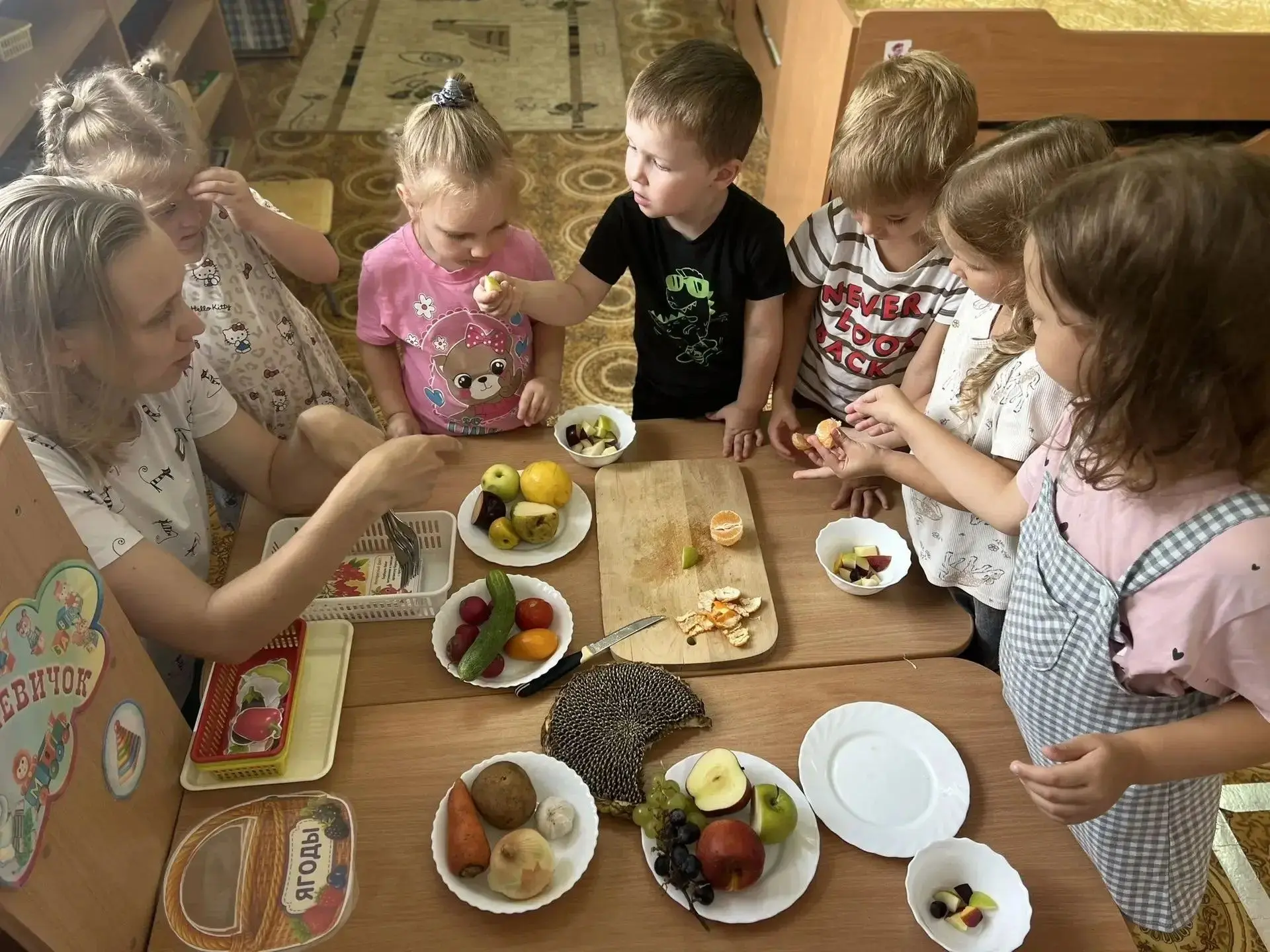 Овощи и фрукты – полезные продукты
В группе "Улыбка" прошел тематический день «Овощи и фрукты - поле