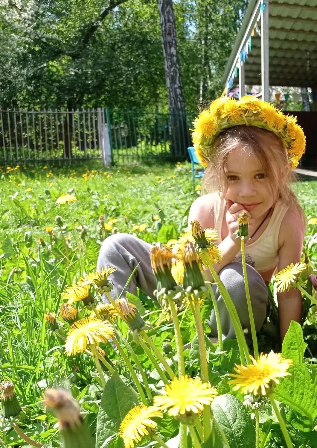 Лето пришло! 🌸 Наши воспитанницы встретили его ярко — на свежем воздухе устроили празд...