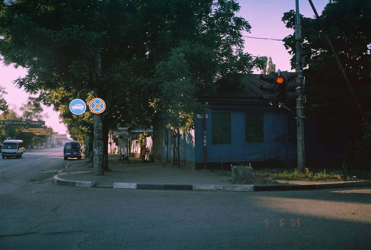 Это угол Северной и Янковского в 2005 году.