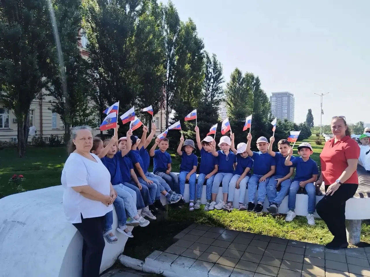 💙🤍❤️ День Государственного флага — праздник, который объединяет! 💙🤍❤️