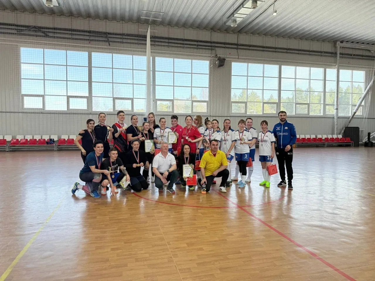 🌷⚽ ФУТБОЛ, ВЕСНА И ТРУД: ПРАЗДНИК НА ПАРКЕТЕ! ⚽🌷