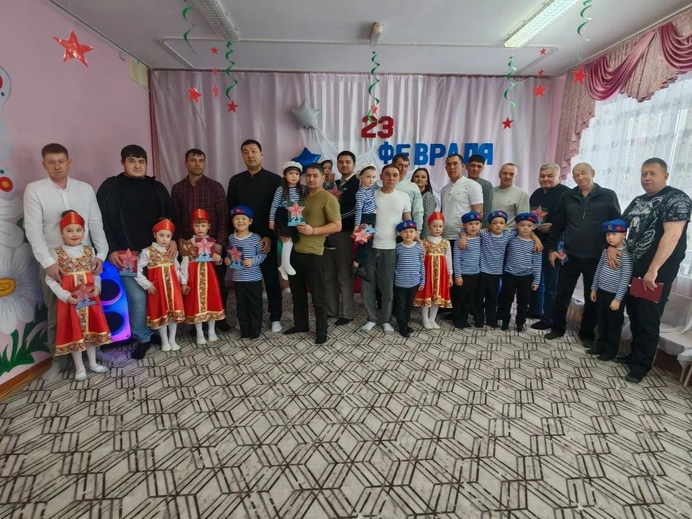 Праздник 23 февраля в детском саду - это хороший повод для воспитания у детей чувства п...