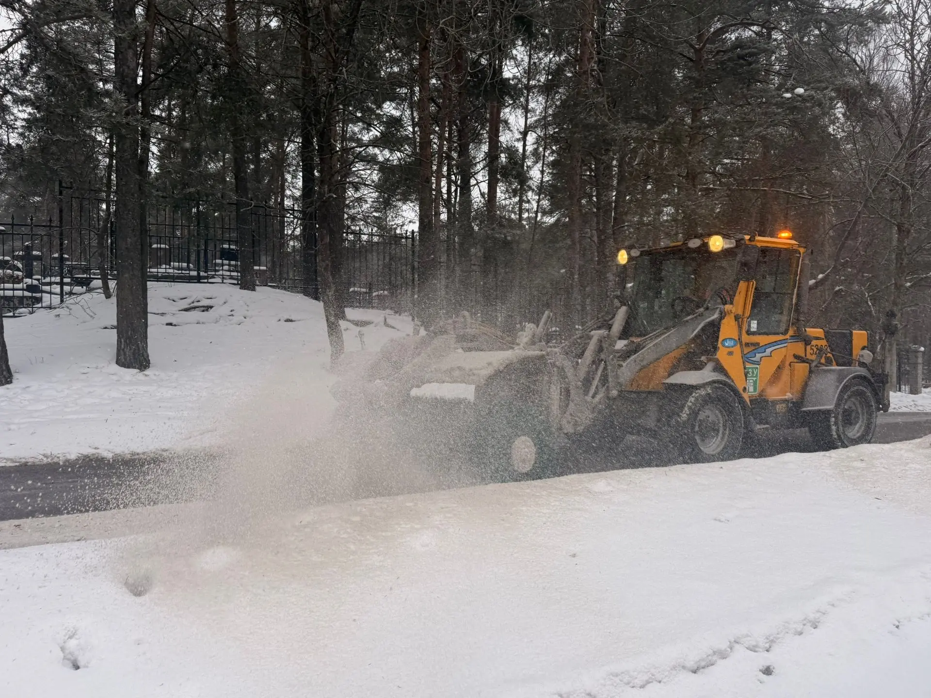 Сегодняшнее утро встретило снегопадом и температурой -10°C. Пока вы читаете данный пост...