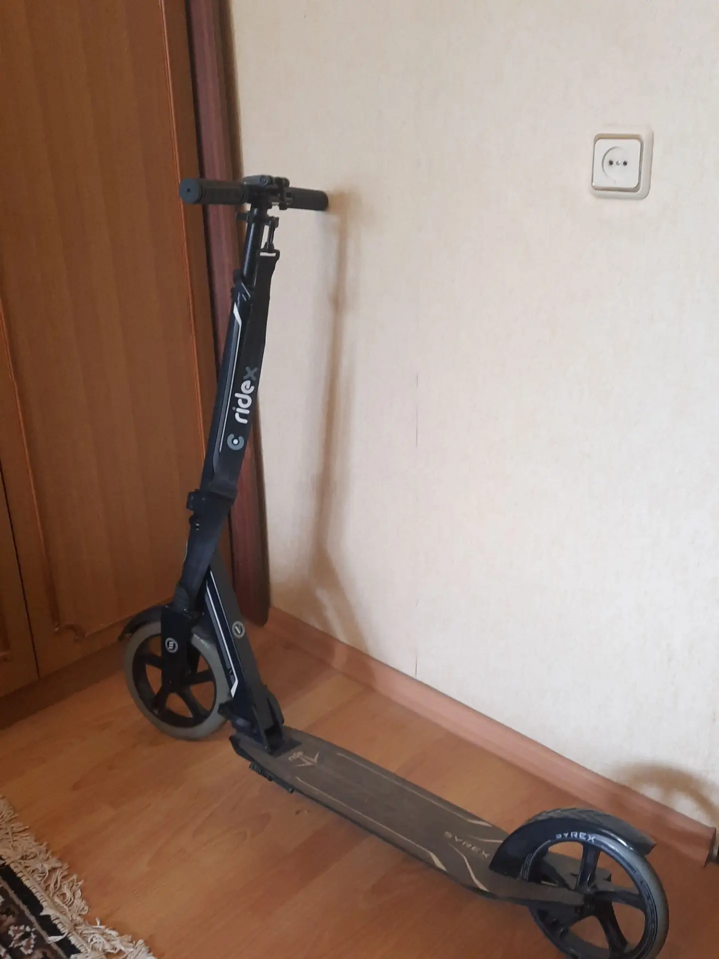 Продам самокат 2-х колесный RIDEX Syrex.
Самокат складывается для транспортировки в машине, лёгкий, 