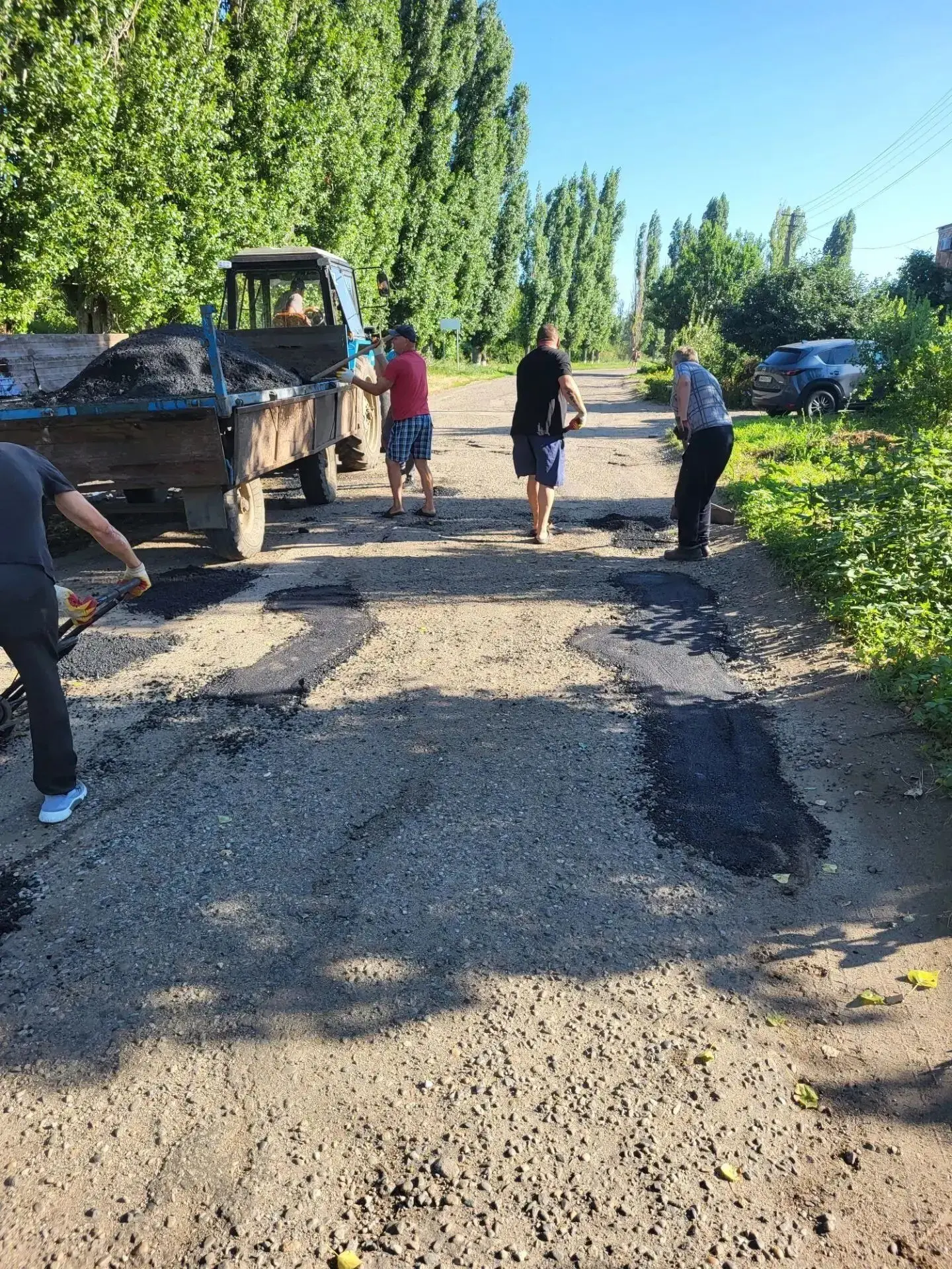 В Александровском сельском поселении приступили к ямочному ремонту дорог

🚧  Работы по ремонту доро