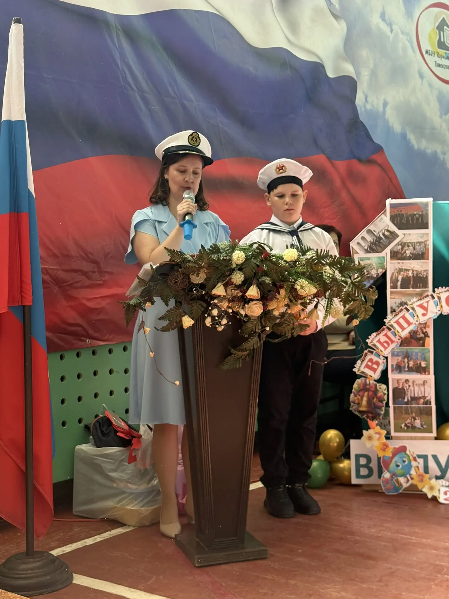 Выпускники 4 В класса сегодня попрощались с начальной школой)
