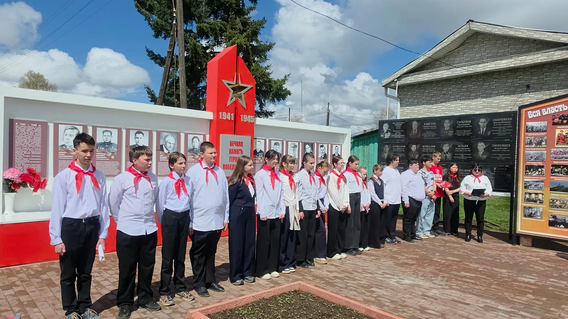 🌟 19 мая в День пионерии мы с радостью приняли новых пионеров, октябрят в Пионерскую дружину имени 