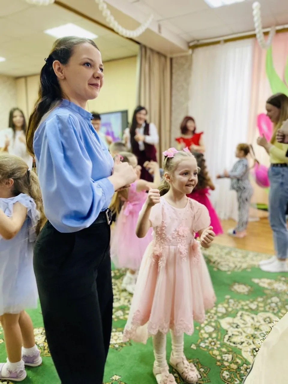 🌷 Наши активисты Движения Первых встречают Международный женский день в детском саду!  😉👍 Активисты 