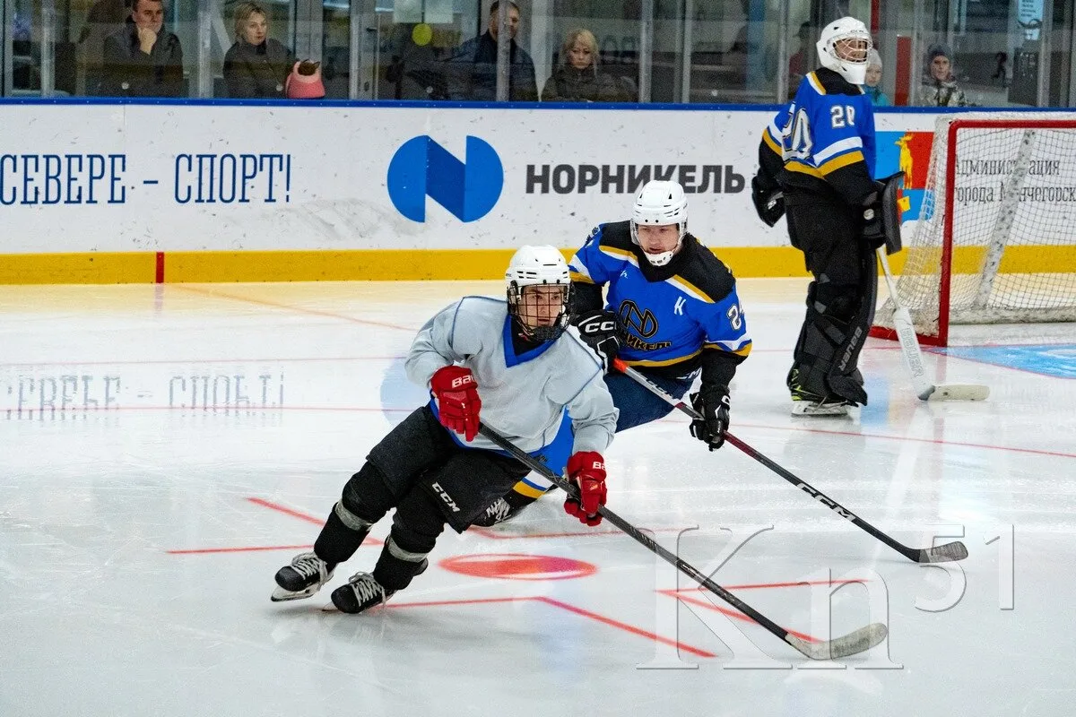 📣🏒 Сборная КГМК по хоккею одержала крупную победу в товарищеском матче
