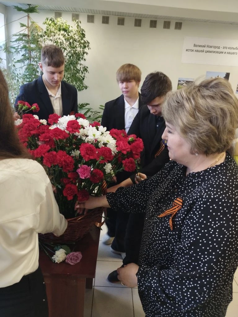 Наши сердца вновь объединились в традиционном, глубоко символичном событии-сборе Венка Победы. Это у