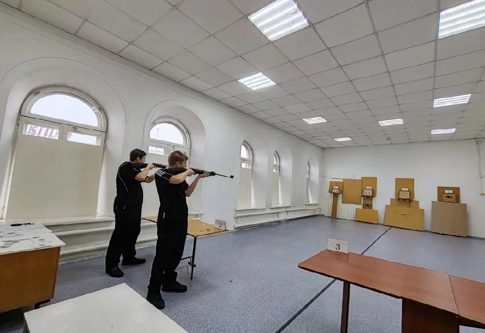 🎯Городские лично-командные соревнования по стрельбе из пневматической  винтовки.  🏫На базе МБУДО «ДД