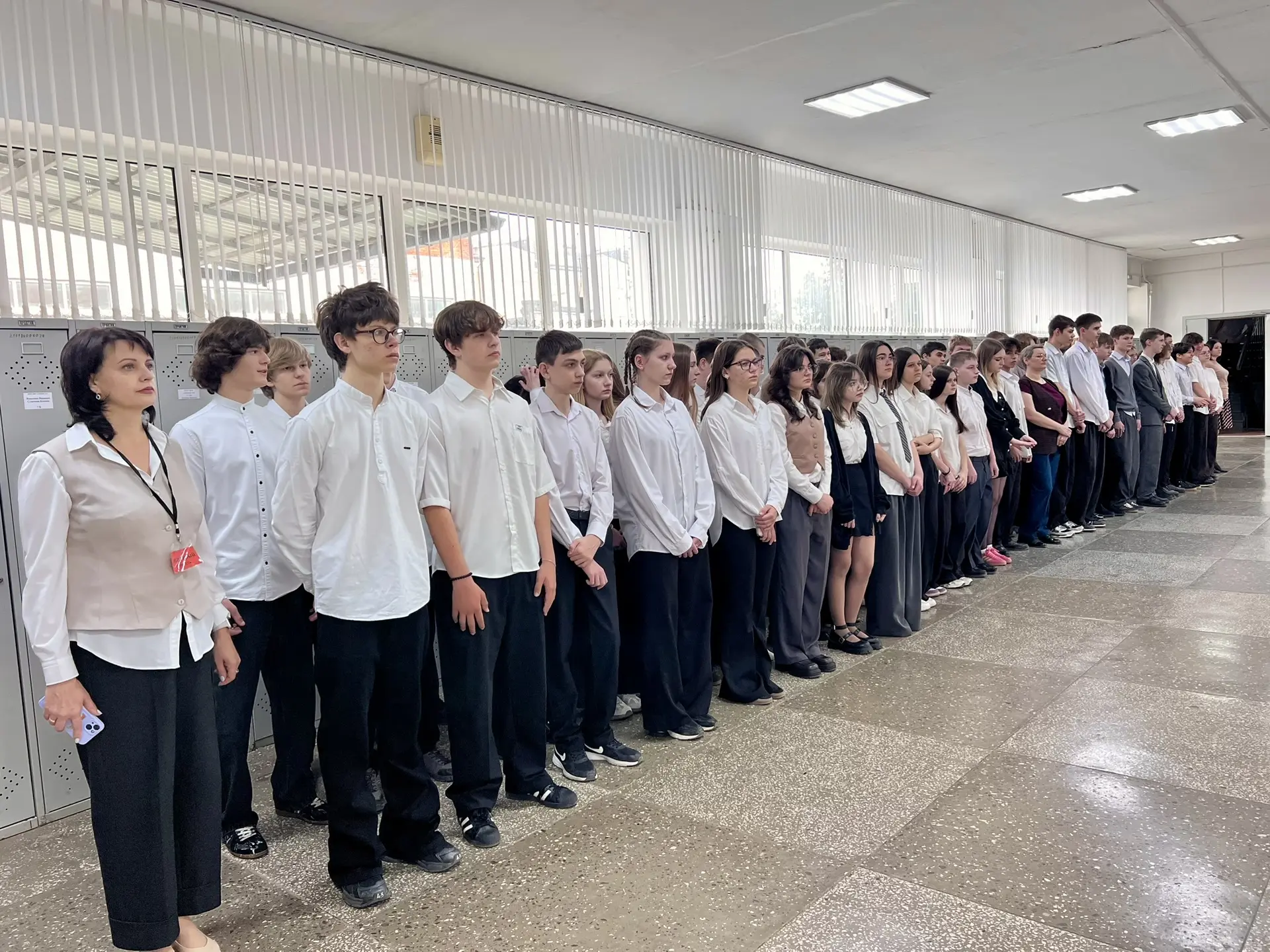 ✨Сегодня в школе прошла торжественная линейка, посвящённая Дню воссоединения Крыма с Россией.✨  🗓️18
